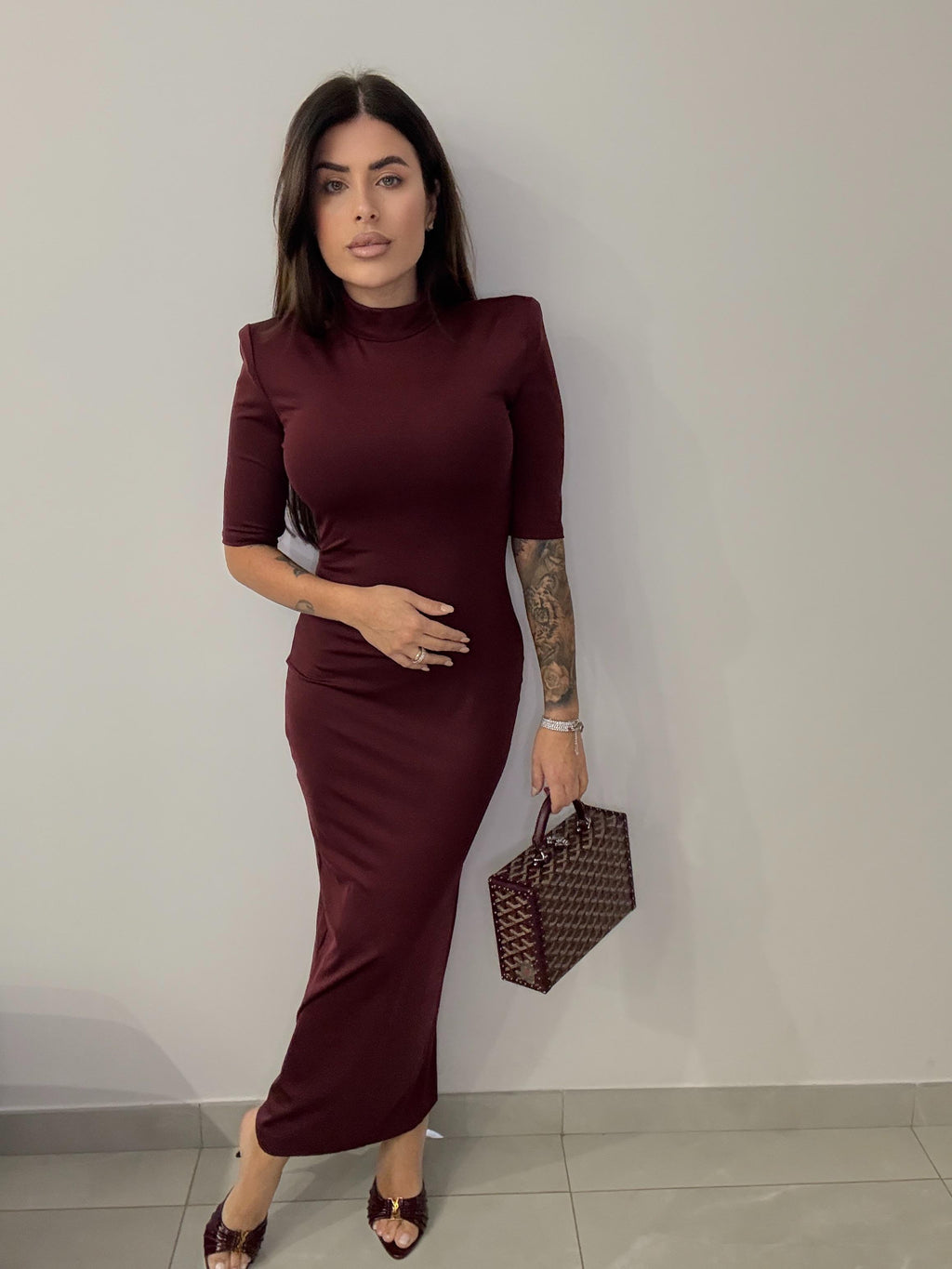 ABITO MONACO CON SPALLINE